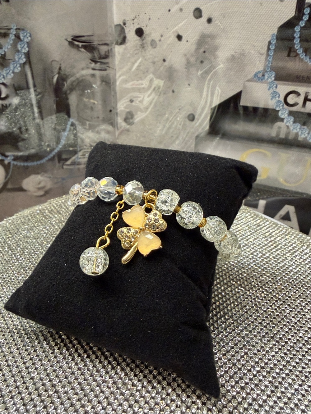 Gold-Tone glass Bead Bracelet with Clover Charm - Clear/Gold. 🆕